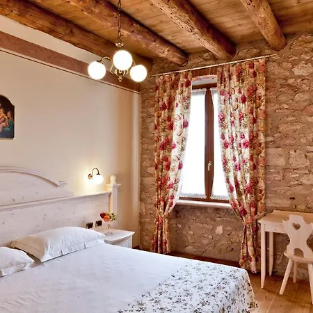 Agriturismo Casa Maffei Kır Evi *